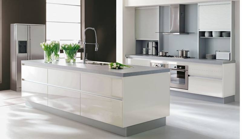 barek wolmostojący ,fronty MDF, klapy aluminiowe, aventos hf, szuflady tandembox z cichym domykiem, cokół aluminiopodobny, piekarnik i microfala zabudowane w słupku